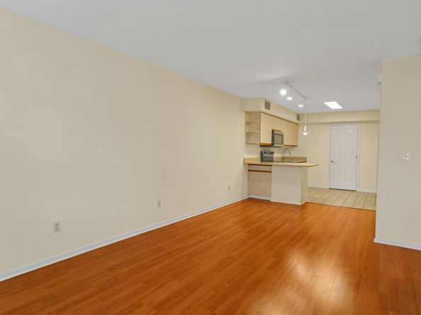 351 Pemberwick Road APT 111, Greenwich CT 06831
