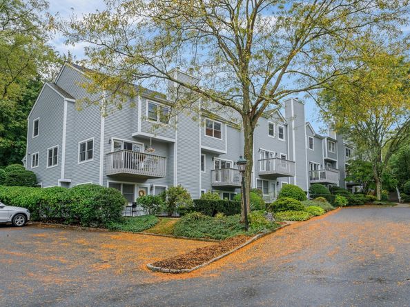 351 Pemberwick Road APT 111, Greenwich CT 06831