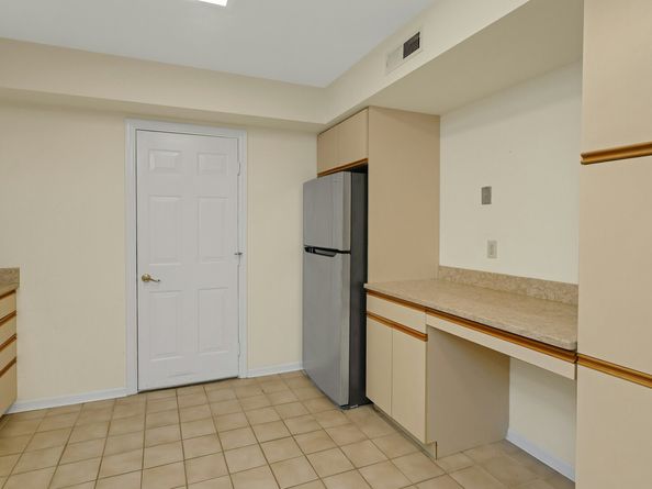 351 Pemberwick Road APT 111, Greenwich CT 06831