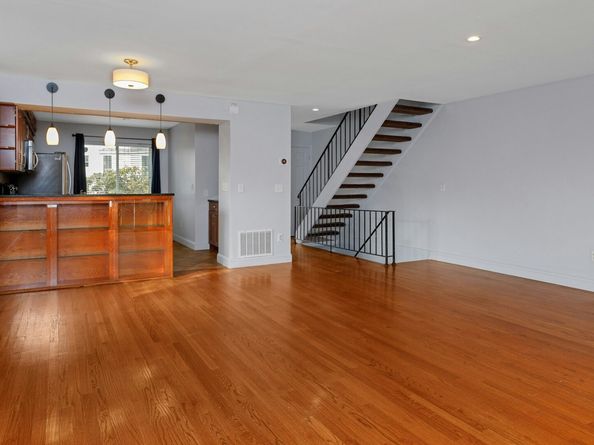 52 Randall Avenue APT 8, Stamford CT 06905