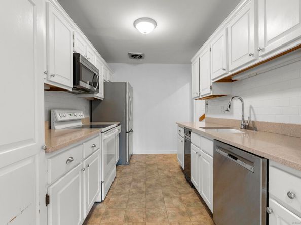 105 Harbor Drive 117, Stamford CT 06902