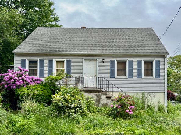 4 Robins Square E, Norwalk CT 06854