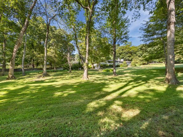 1001 Hulls Farm Road, Fairfield CT 06890