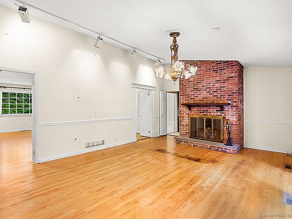 2180 Cross Highway, Fairfield CT 06824