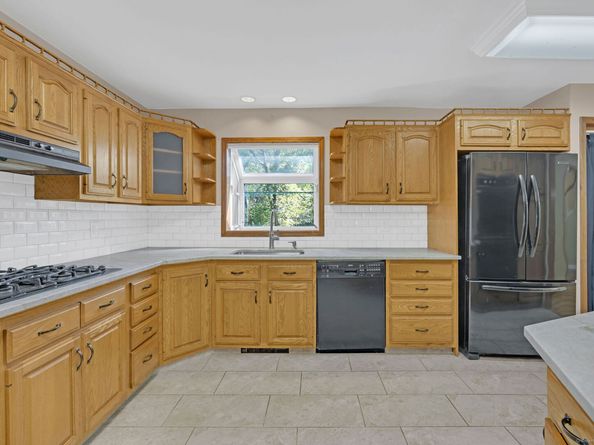 45 N Mountain Road, Brookfield CT 06804