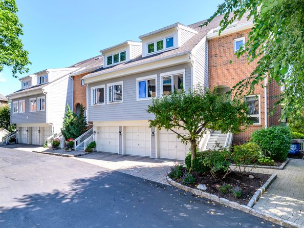 123 Harbor Drive Apt 311, Stamford CT 06902