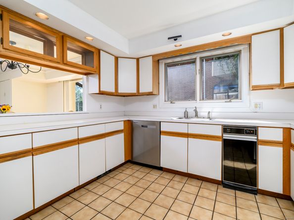 123 Harbor Drive Apt 311, Stamford CT 06902