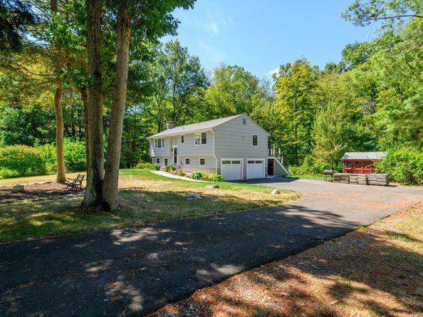 9 Chuck Wagon Lane, Danbury CT 06810