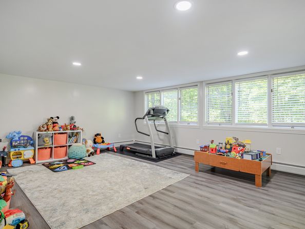 9 Chuck Wagon Lane, Danbury CT 06810