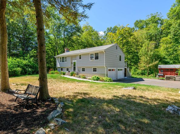 9 Chuck Wagon Lane, Danbury CT 06810