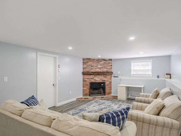 9 Chuck Wagon Lane, Danbury CT 06810