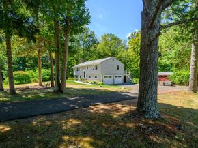 9 Chuck Wagon Lane, Danbury CT 06810