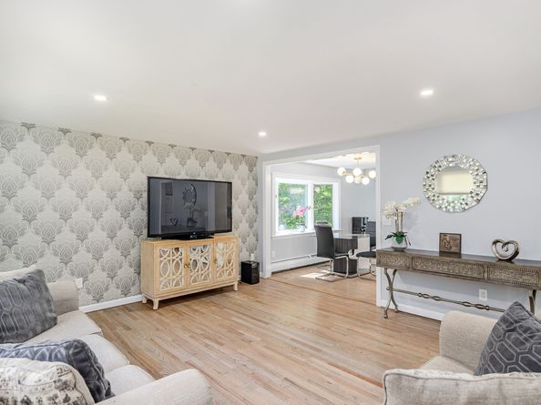 9 Chuck Wagon Lane, Danbury CT 06810