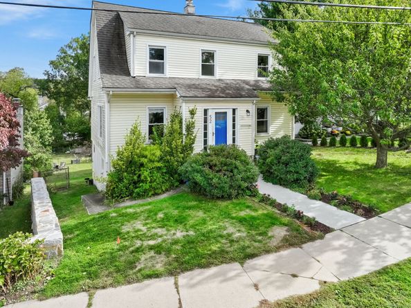 52 Penzance Road, Stamford CT 06902