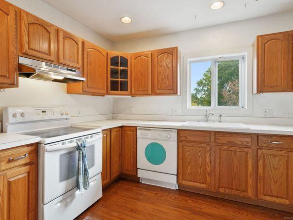 52 Penzance Road, Stamford CT 06902