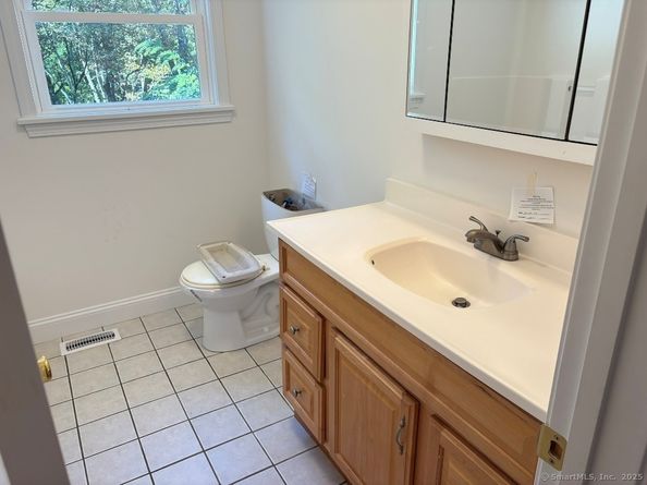 14 Clayton Road, Danbury CT 06811