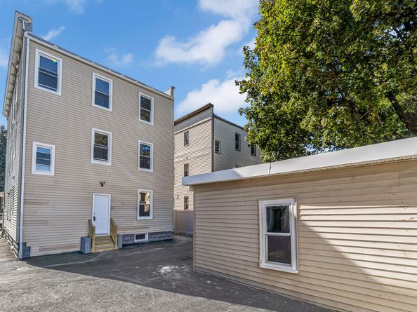 82 Waldorf Avenue, Bridgeport CT 06605