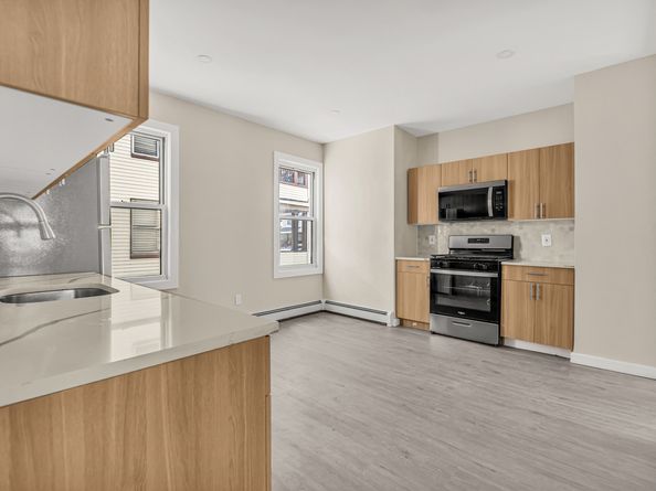 82 Waldorf Avenue, Bridgeport CT 06605