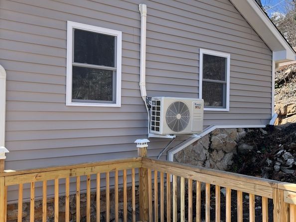 22 Hemlock Trail, Newtown CT 06482