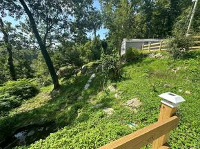 22 Hemlock Trail, Newtown CT 06482