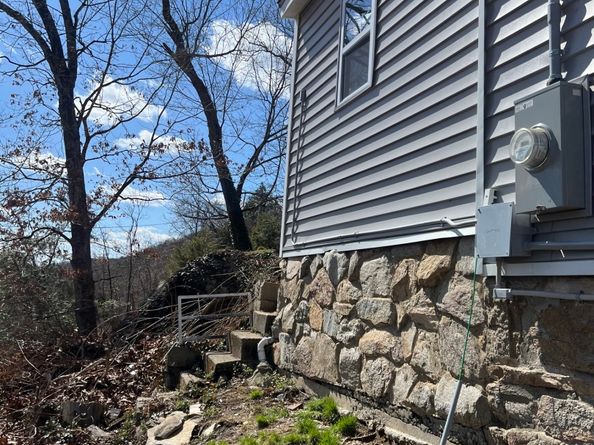 22 Hemlock Trail, Newtown CT 06482