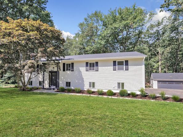 51 Great Oak Road, Shelton CT 06484
