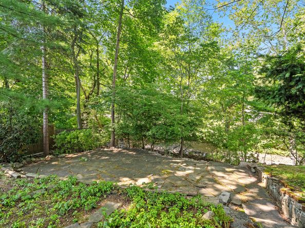 415 West Avenue, Darien CT 06820