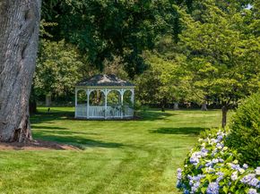 10 Meadow Lane, Harrison NY 10577