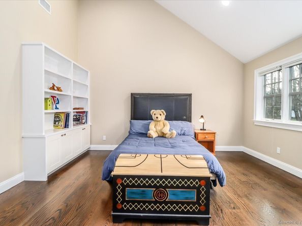 226 Putnam Road, New Canaan CT 06840