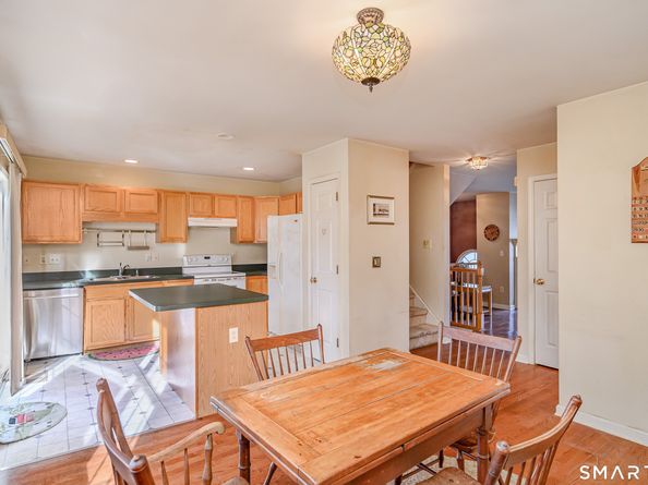 2904 Eaton Court 2904, Danbury CT 06811