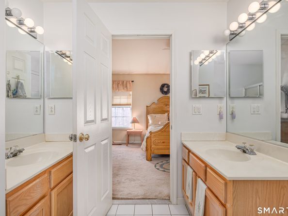 2904 Eaton Court 2904, Danbury CT 06811