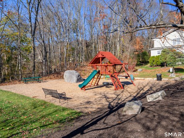 2904 Eaton Court 2904, Danbury CT 06811