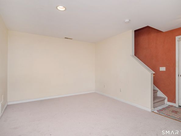 2904 Eaton Court 2904, Danbury CT 06811