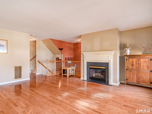 2904 Eaton Court 2904, Danbury CT 06811