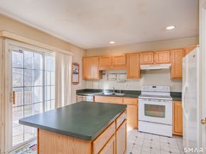 2904 Eaton Court 2904, Danbury CT 06811