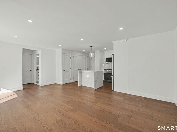 1525 E Putnam Avenue 206, Greenwich CT 06870
