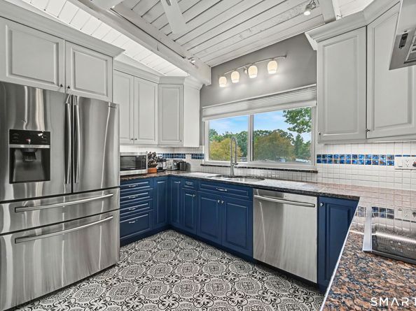 100 Gillies Lane 100, Norwalk CT 06854