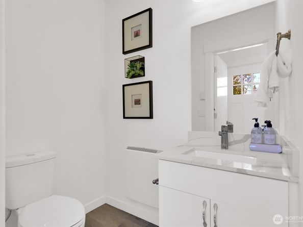 8040 19th Avenue NW, Seattle WA 98117