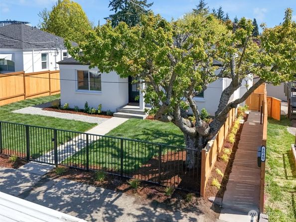 8040 19th Avenue NW, Seattle WA 98117