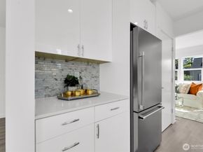 8040 19th Avenue NW, Seattle WA 98117