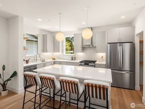 10304 NE 113th Place B, Kirkland WA 98033