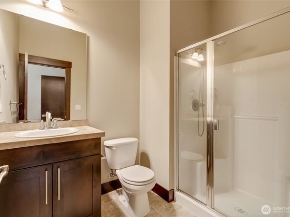 4020 NE 3rd Place B, Renton WA 98056