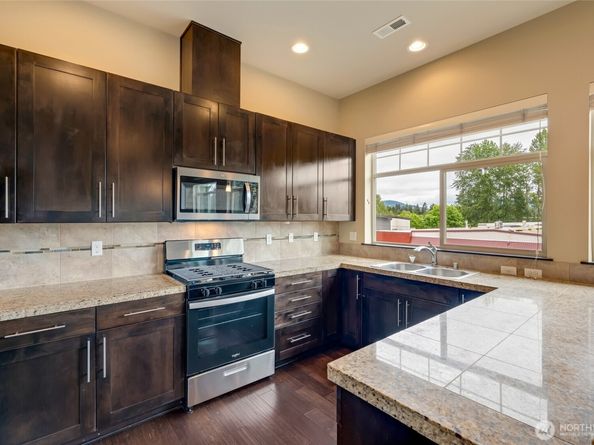 4020 NE 3rd Place B, Renton WA 98056