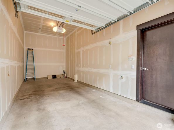 4020 NE 3rd Place B, Renton WA 98056