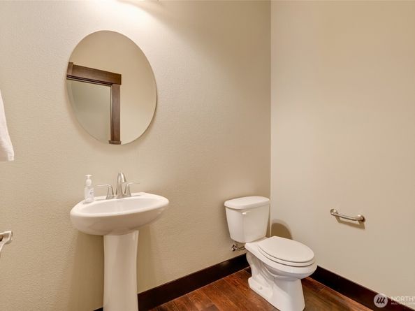4020 NE 3rd Place B, Renton WA 98056