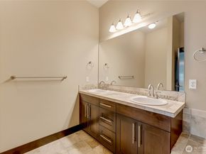 4020 NE 3rd Place B, Renton WA 98056