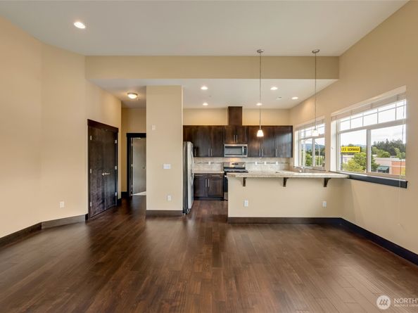 4020 NE 3rd Place B, Renton WA 98056