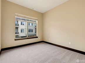 4020 NE 3rd Place B, Renton WA 98056
