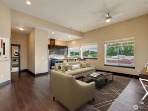 4020 NE 3rd Place B, Renton WA 98056