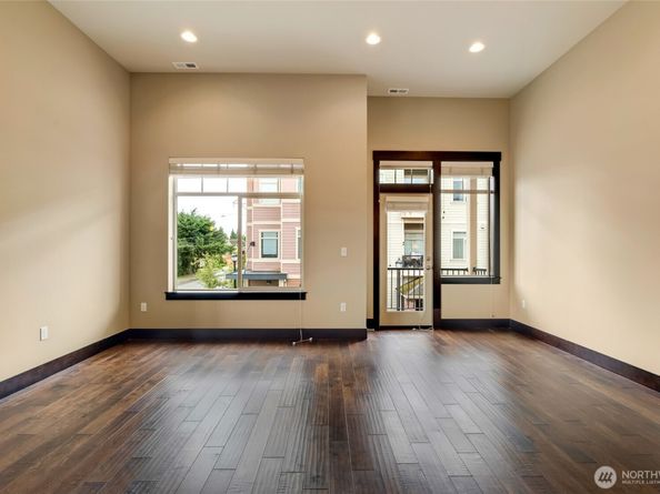 4020 NE 3rd Place B, Renton WA 98056